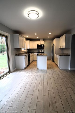 6895 INDIAN CREEK Drive, West Bloomfield Charter Township, MI 48322