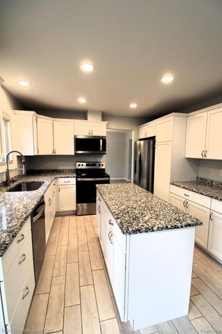 6895 INDIAN CREEK Drive, West Bloomfield Charter Township, MI 48322