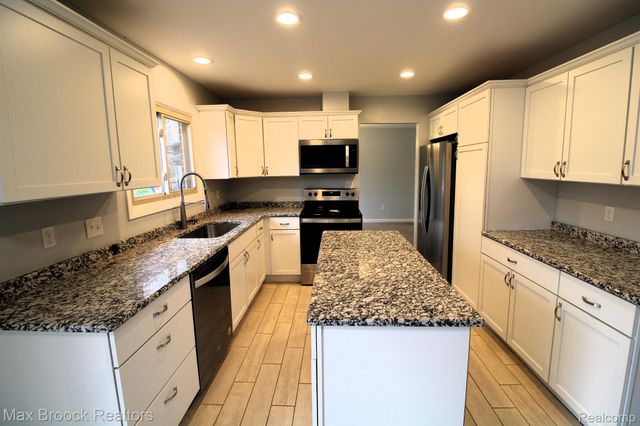 6895 INDIAN CREEK Drive, West Bloomfield Charter Township, MI 48322