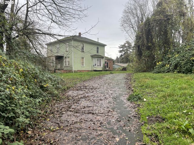 1211 N KILPATRICK St, Portland, OR 97217