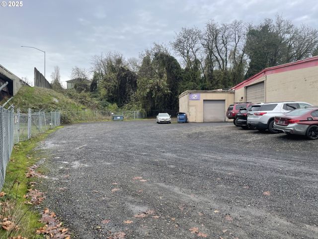 1211 N KILPATRICK St, Portland, OR 97217