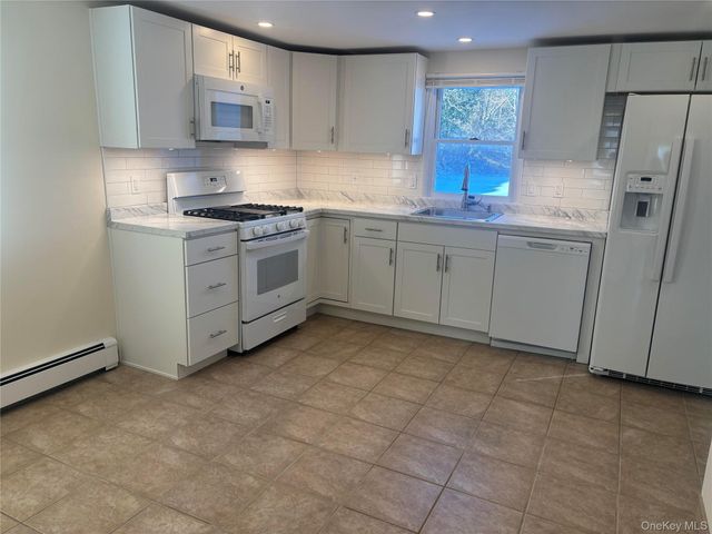 215 Lakewood Street E, Patchogue, NY 11772