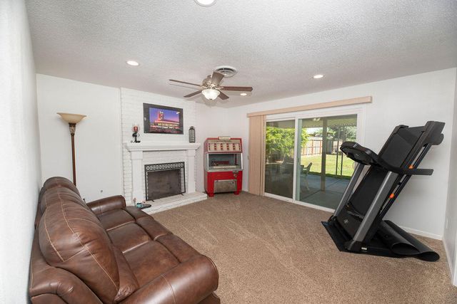 14892 Lipson Avenue, Visalia, CA 93292