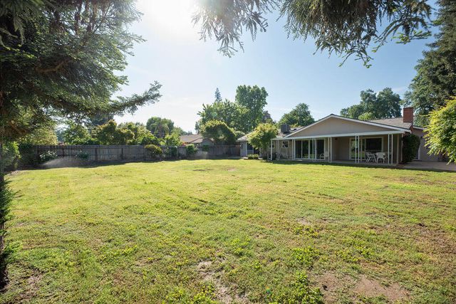 14892 Lipson Avenue, Visalia, CA 93292