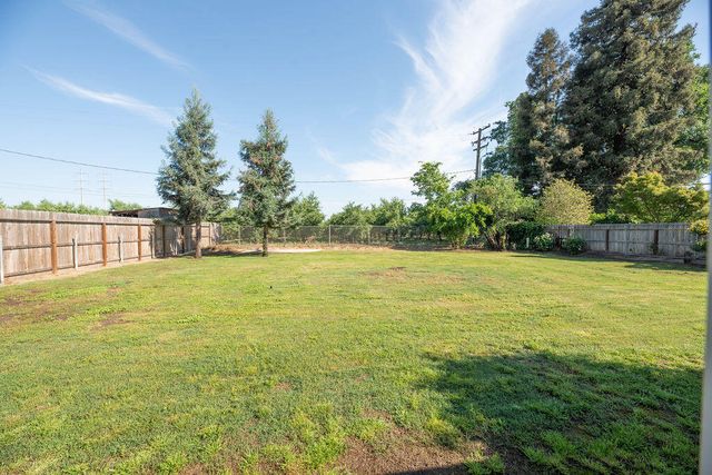 14892 Lipson Avenue, Visalia, CA 93292