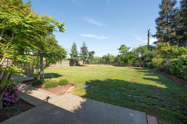 14892 Lipson Avenue, Visalia, CA 93292