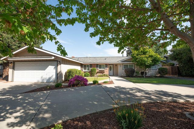 14892 Lipson Avenue, Visalia, CA 93292