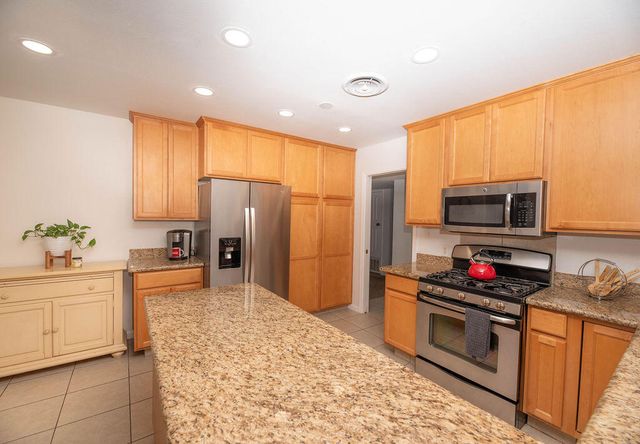 14892 Lipson Avenue, Visalia, CA 93292