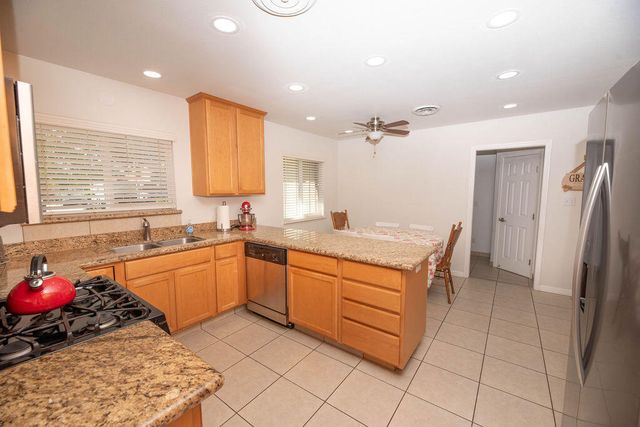 14892 Lipson Avenue, Visalia, CA 93292