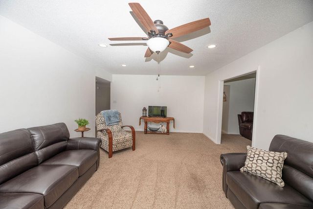 14892 Lipson Avenue, Visalia, CA 93292