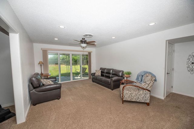 14892 Lipson Avenue, Visalia, CA 93292