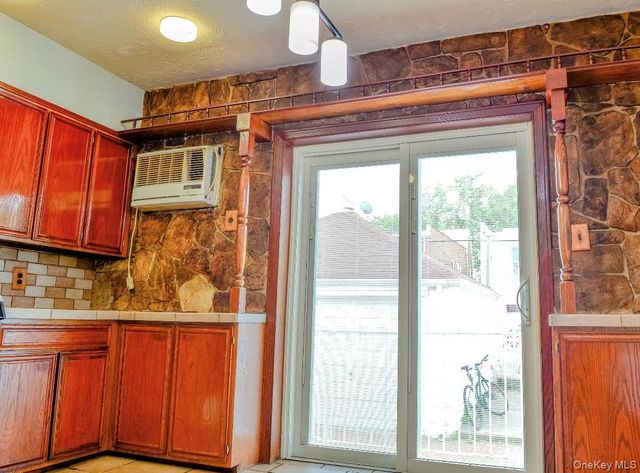 986 77th Street, Brooklyn, NY 11228
