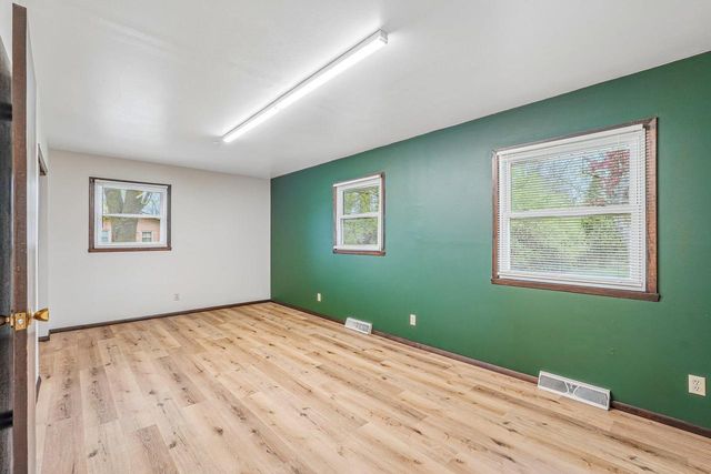 11830 Florist AVENUE, Milwaukee, WI 53225