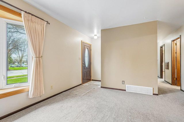 11830 Florist AVENUE, Milwaukee, WI 53225