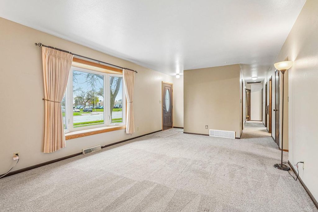 11830 Florist AVENUE, Milwaukee, WI 53225