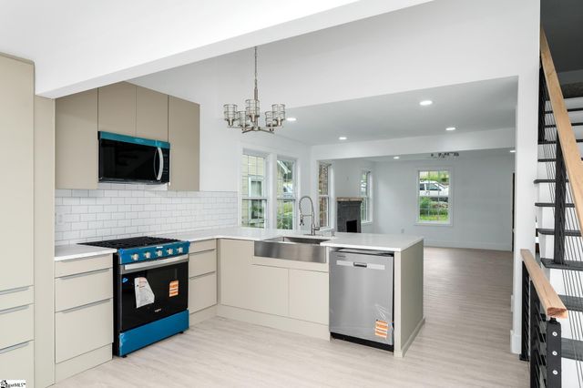 14 Hawthorne Lane, Greenville, SC 29605