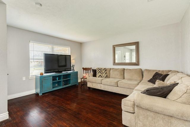 2109 N Tinsley Street, Angleton, TX 77515