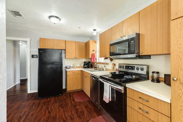 2109 N Tinsley Street, Angleton, TX 77515