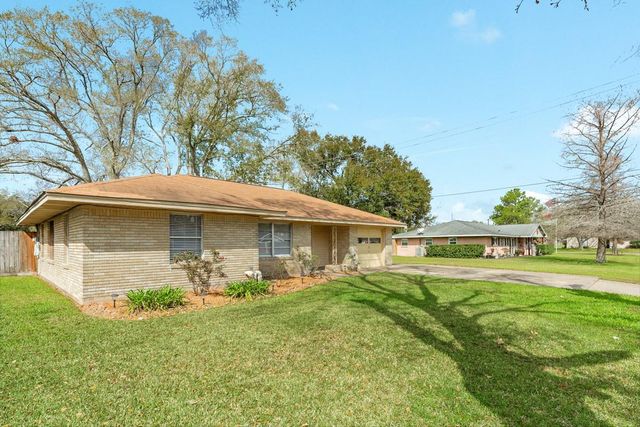 2109 N Tinsley Street, Angleton, TX 77515