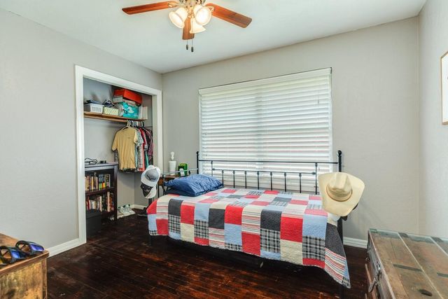 2109 N Tinsley Street, Angleton, TX 77515