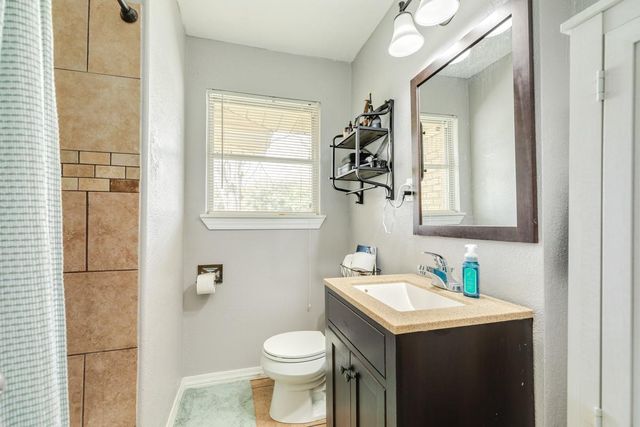 2109 N Tinsley Street, Angleton, TX 77515