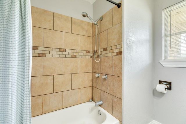 2109 N Tinsley Street, Angleton, TX 77515