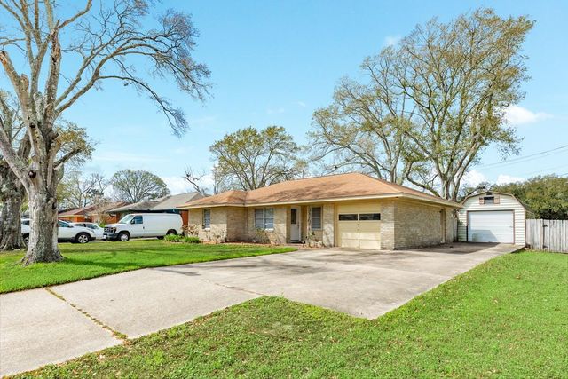 2109 N Tinsley Street, Angleton, TX 77515