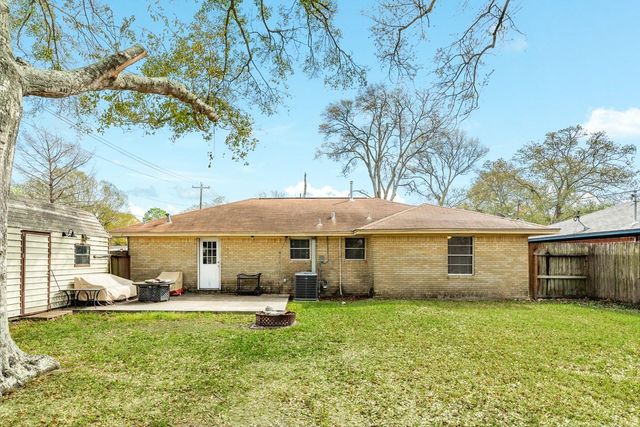 2109 N Tinsley Street, Angleton, TX 77515