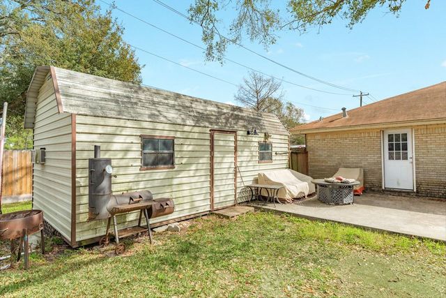 2109 N Tinsley Street, Angleton, TX 77515