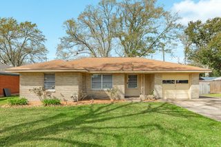 2109 N Tinsley Street, Angleton, TX 77515