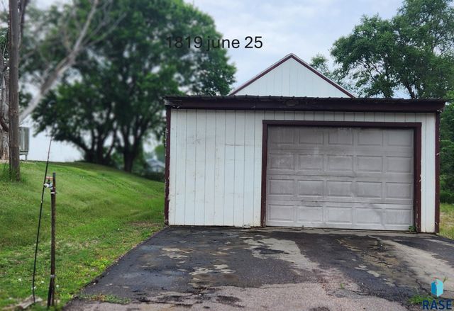 1819 N Foster St Street, Mitchell, SD 57301