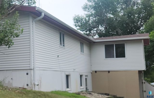 1819 N Foster St Street, Mitchell, SD 57301