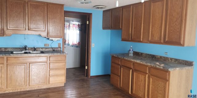 1819 N Foster St Street, Mitchell, SD 57301