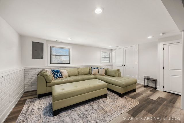 22W080 Valleyview Drive, Glen Ellyn, IL 60137