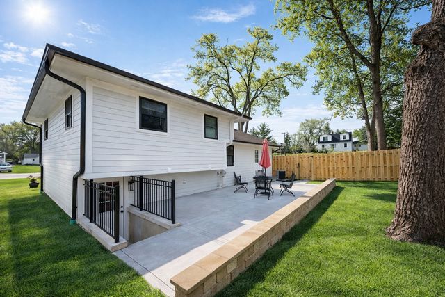 22W080 Valleyview Drive, Glen Ellyn, IL 60137