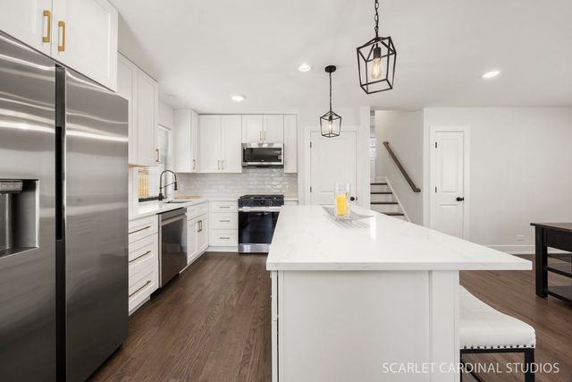 22W080 Valleyview Drive, Glen Ellyn, IL 60137