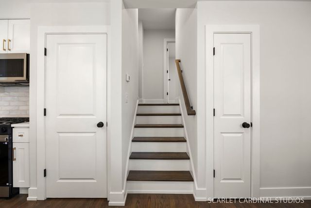 22W080 Valleyview Drive, Glen Ellyn, IL 60137