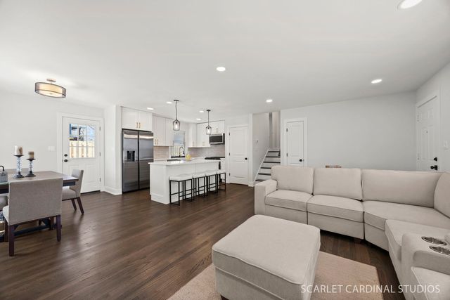 22W080 Valleyview Drive, Glen Ellyn, IL 60137