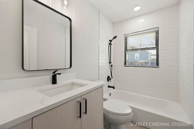 22W080 Valleyview Drive, Glen Ellyn, IL 60137