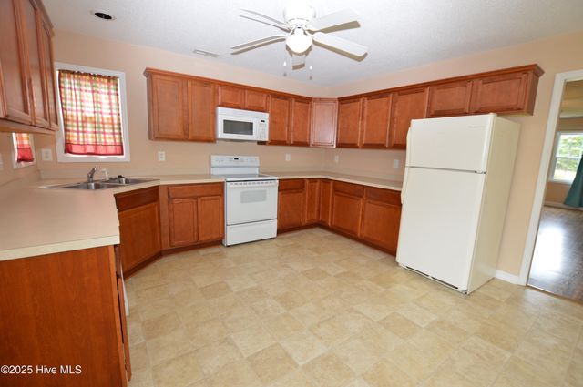 236 Smallwood Road, Hubert, NC 28539