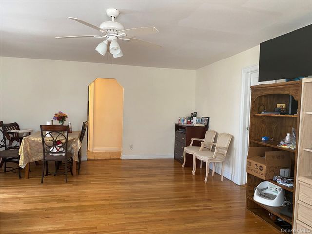 60 Schmeelk Place, Copiague, NY 11726