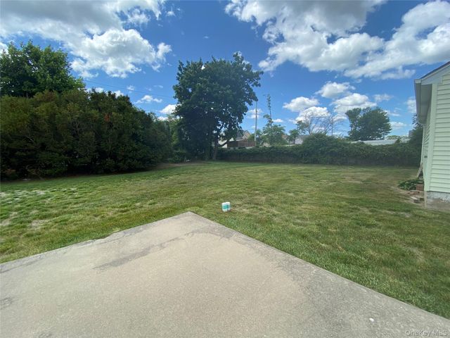 60 Schmeelk Place, Copiague, NY 11726