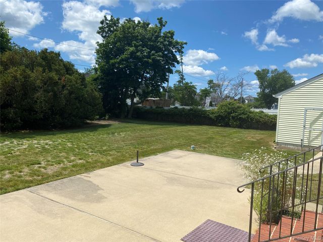 60 Schmeelk Place, Copiague, NY 11726