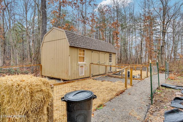 150 Critter Crossing Rd, Crossville, TN 38572