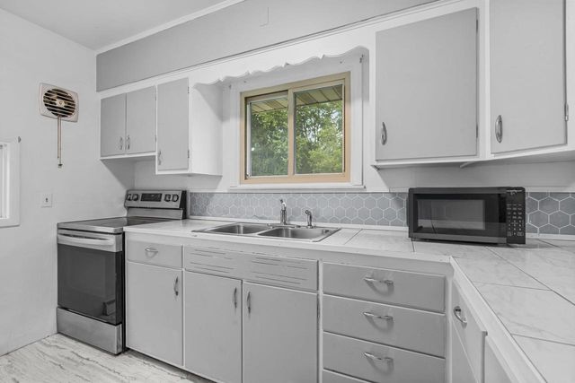 1412 W 9TH AVENUE, Oshkosh, WI 54902