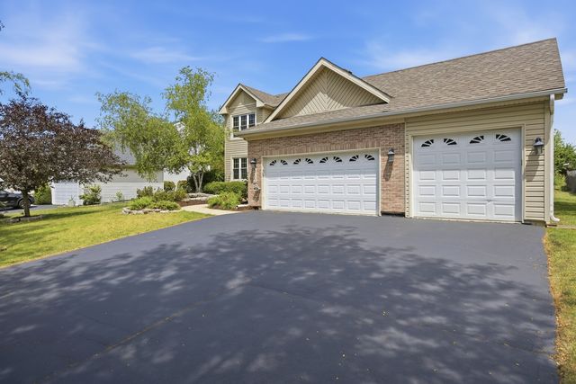360 Winding Canyon Way, Algonquin, IL 60102