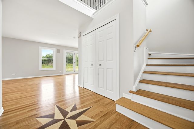 360 Winding Canyon Way, Algonquin, IL 60102