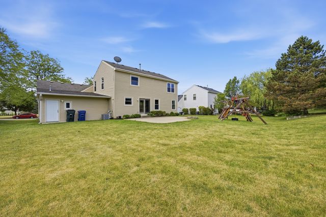360 Winding Canyon Way, Algonquin, IL 60102