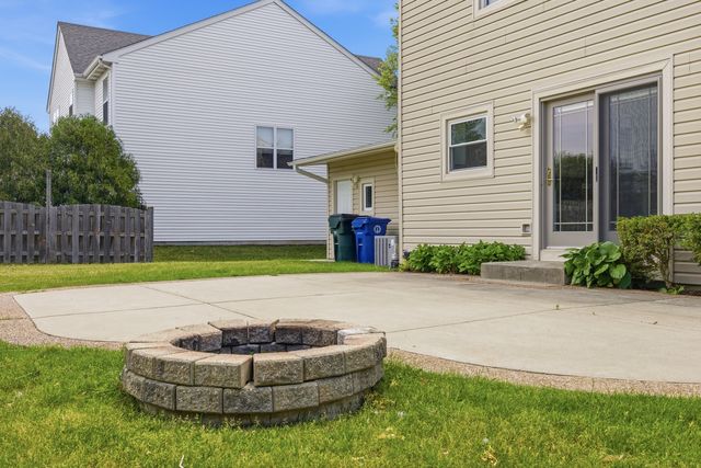 360 Winding Canyon Way, Algonquin, IL 60102