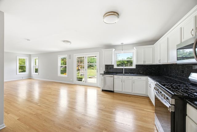 360 Winding Canyon Way, Algonquin, IL 60102